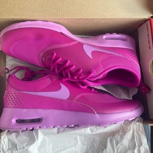 Women’s 7.5 Nike Air Max Thea’s